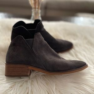 🔴 Women’s Dolce Vita Suede Ankle booties SZ 10